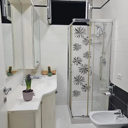 Main Blloku 1 טיראנה