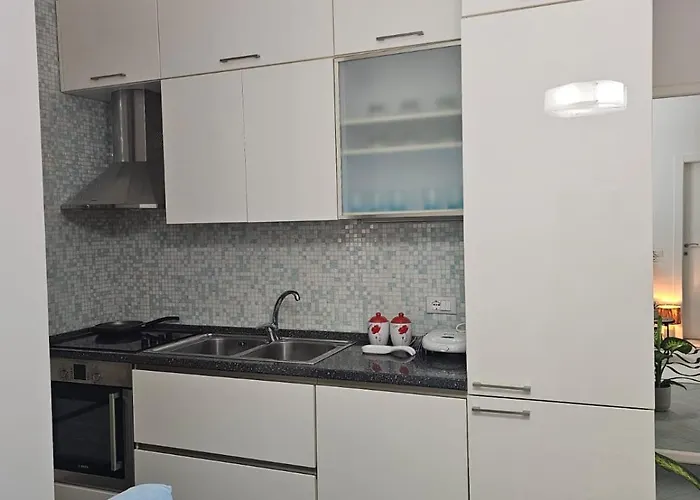 Main Blloku 1 * Τίρανα